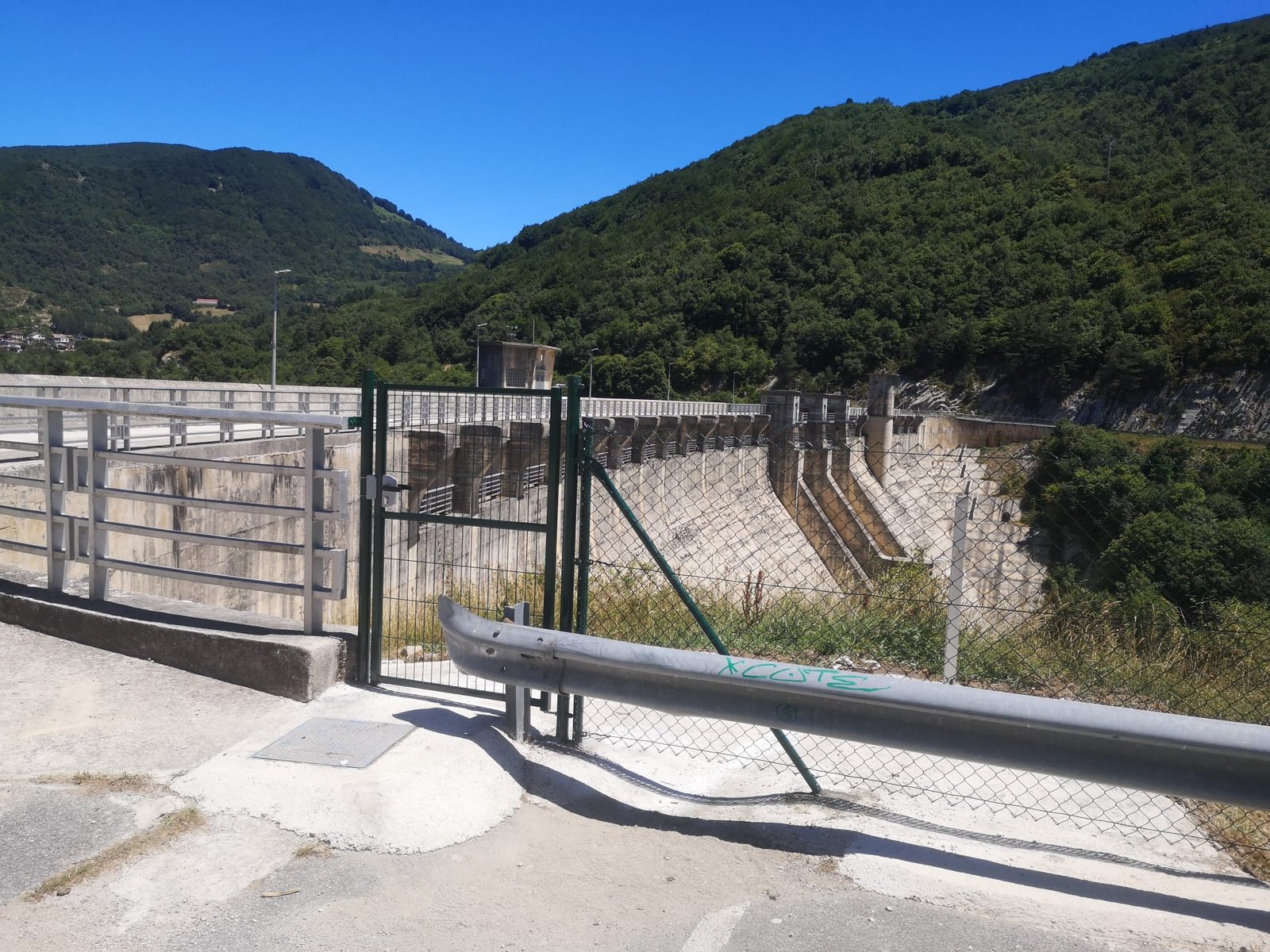 Puerta de acceso — Proyecto 13