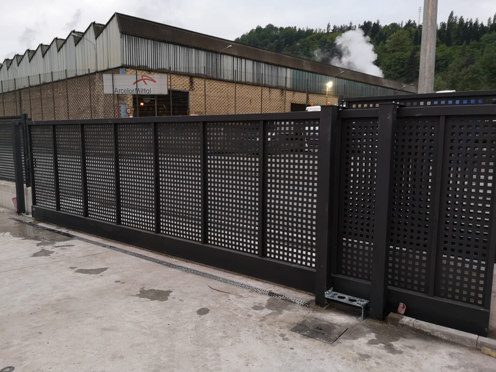 Automatización de puertas correderas industriales y residenciales